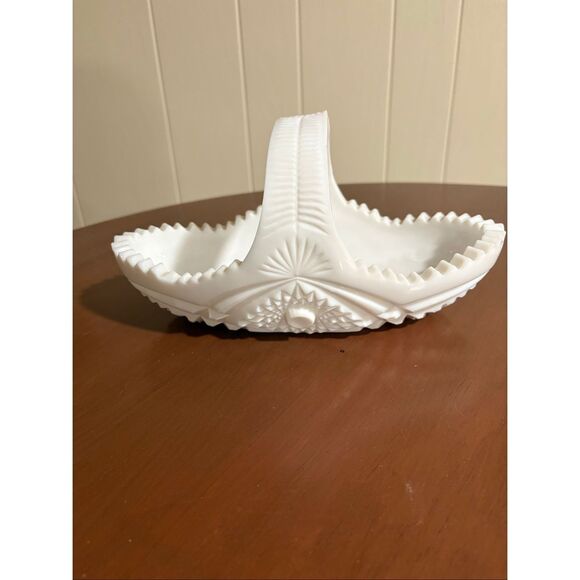 Martec Milkglass, Vintage, Basket Milkglass, Starburst, Star pattern - Picture 1 of 5